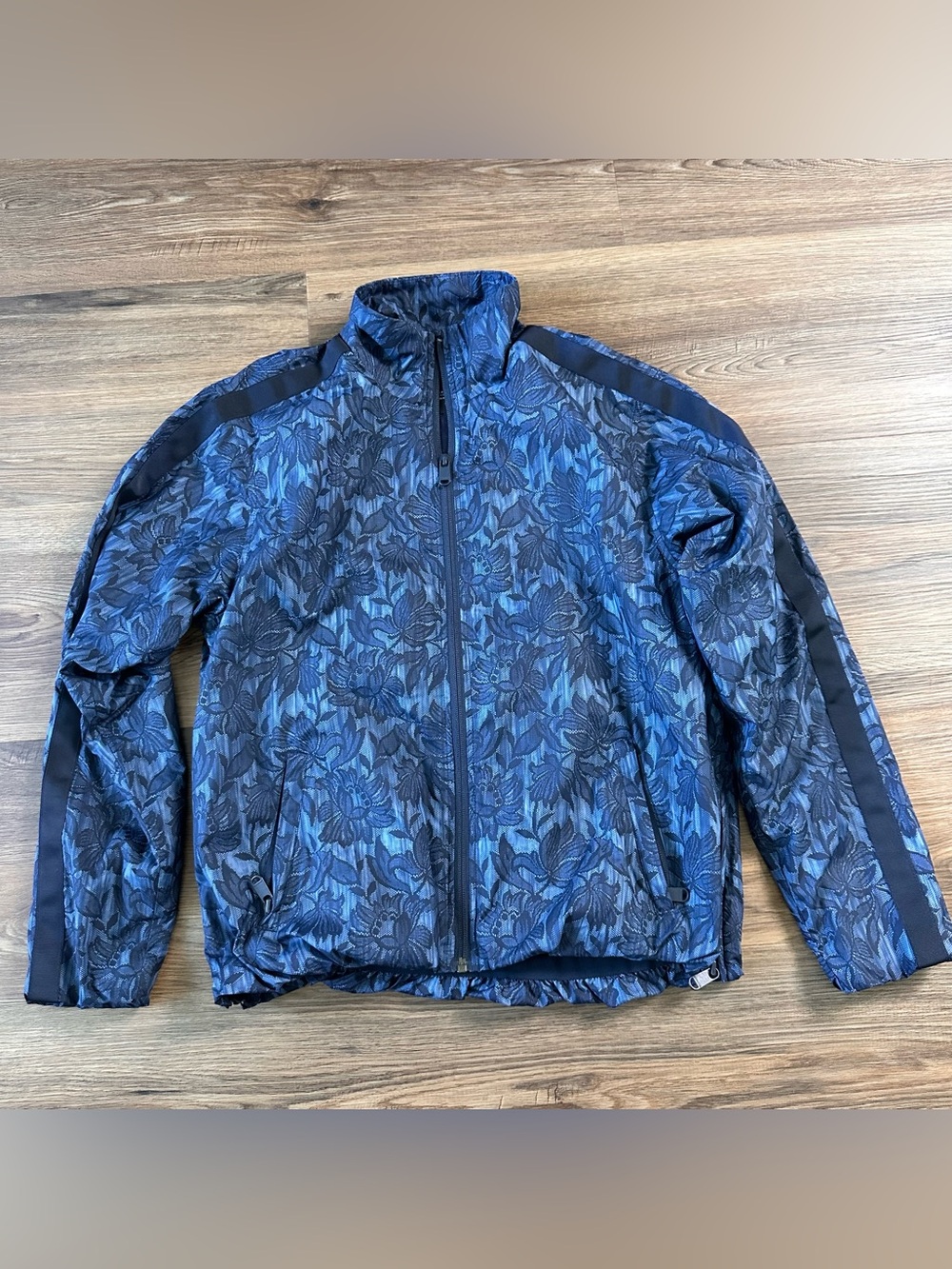 Athleta Sightseer Jacket Women XS Blue Floral Full Zip Windbreaker Lace Cottage‎